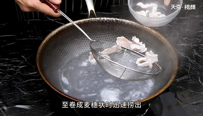 芫爆乌鱼花做法步骤：13