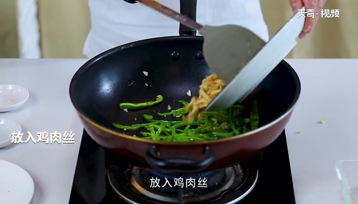 青椒炒鸡肉丝做法步骤：9